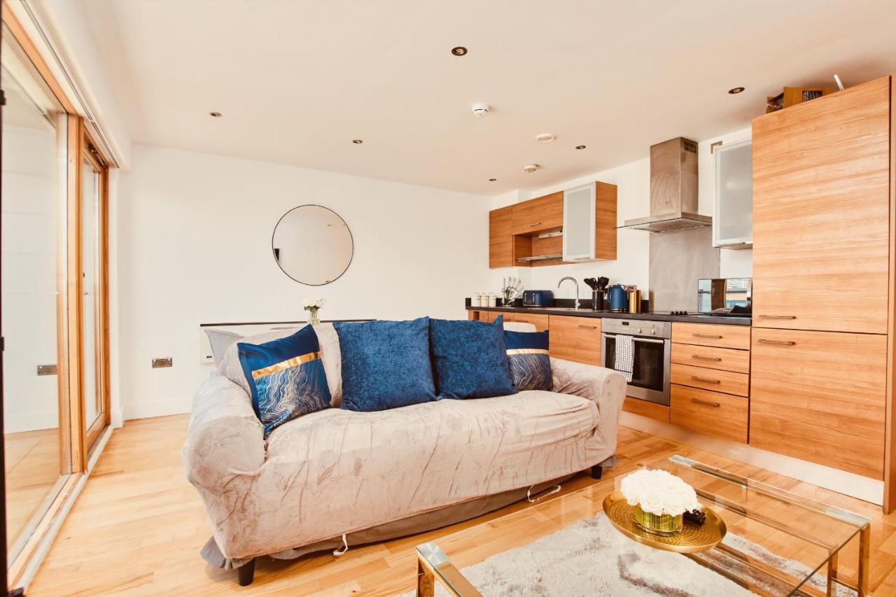 King Deluxe City Apt Large Space& Free Parking! No Balcony Лидс Экстерьер фото