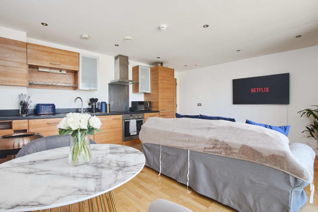King Deluxe City Apt Large Space& Free Parking! No Balcony Лидс Экстерьер фото