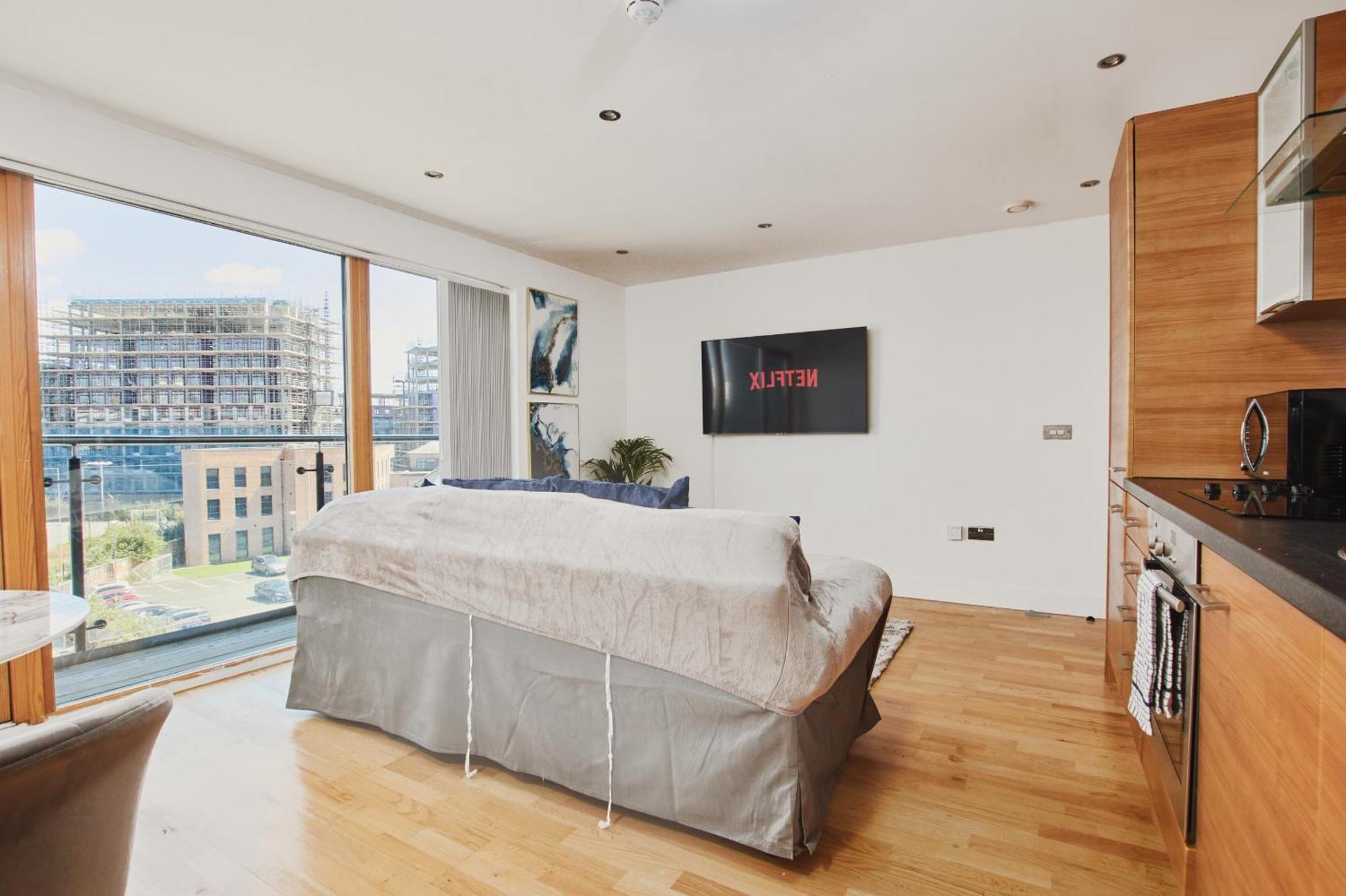 King Deluxe City Apt Large Space& Free Parking! No Balcony Лидс Экстерьер фото