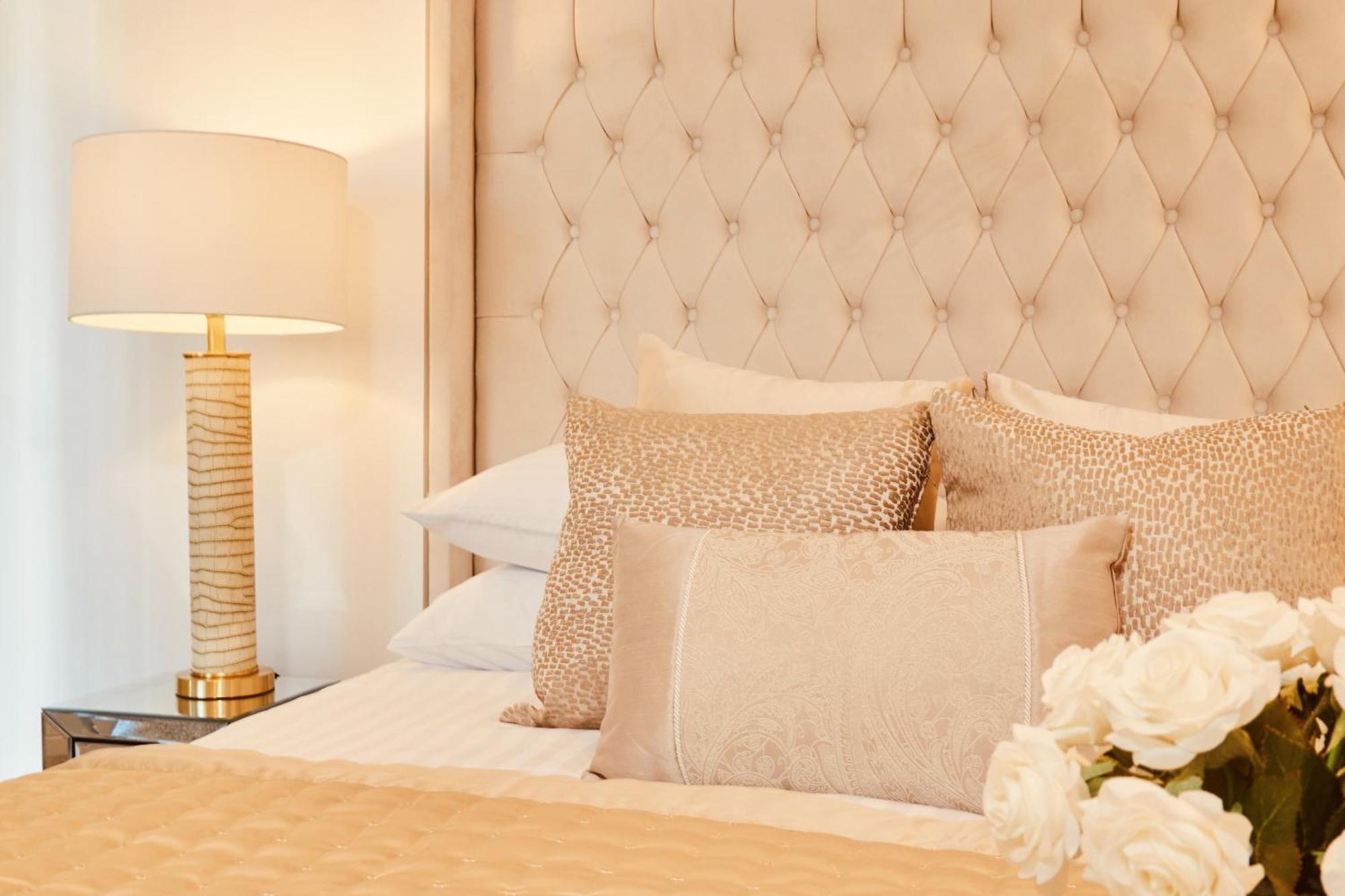 King Deluxe City Apt Large Space& Free Parking! No Balcony Лидс Экстерьер фото