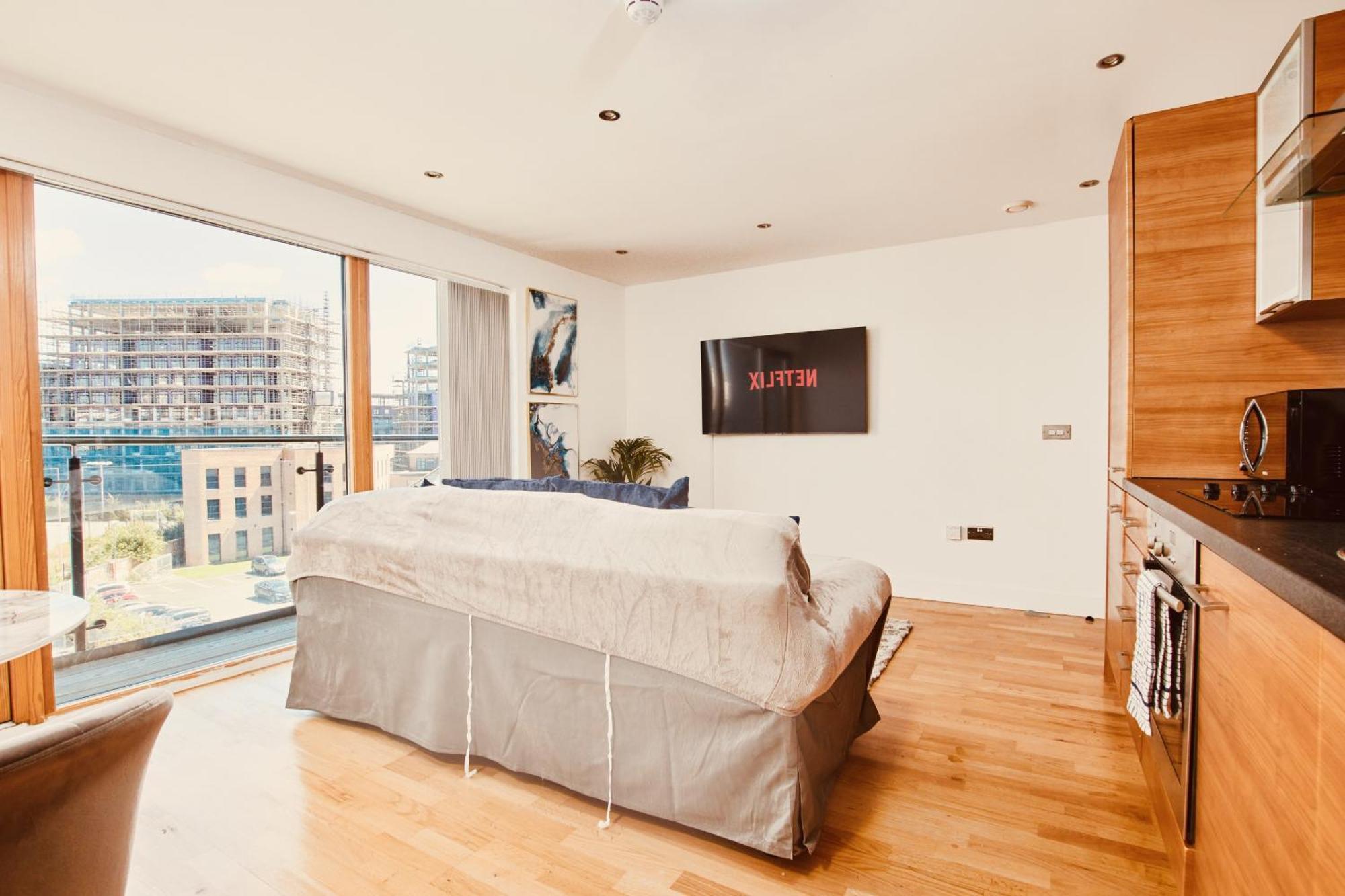King Deluxe City Apt Large Space& Free Parking! No Balcony Лидс Номер фото